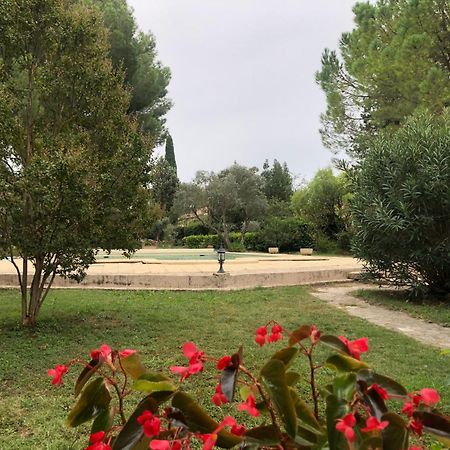 Gite En Provence Dans Grand Jardin Avec Piscine Partagee Cornillon-Confoux Luaran gambar