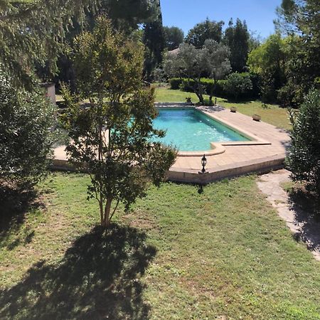 Gite En Provence Dans Grand Jardin Avec Piscine Partagee Cornillon-Confoux Luaran gambar