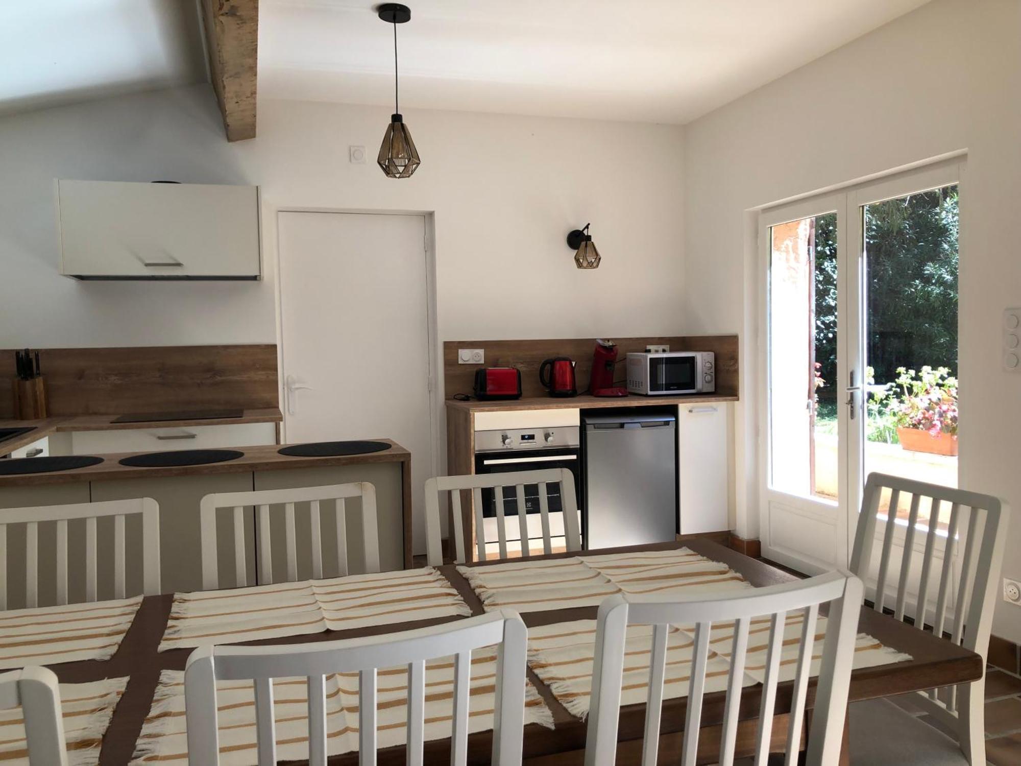 Gite En Provence Dans Grand Jardin Avec Piscine Partagee Cornillon-Confoux Luaran gambar