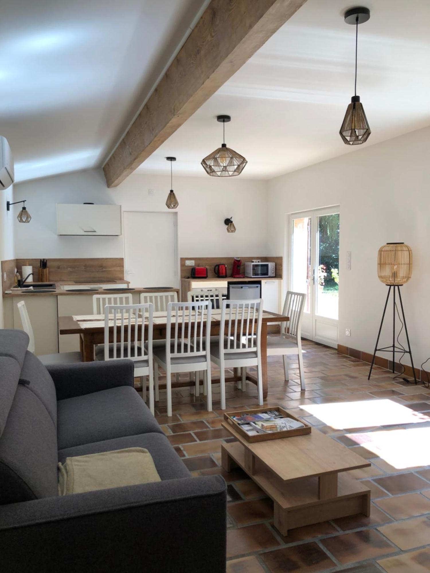 Gite En Provence Dans Grand Jardin Avec Piscine Partagee Cornillon-Confoux Luaran gambar