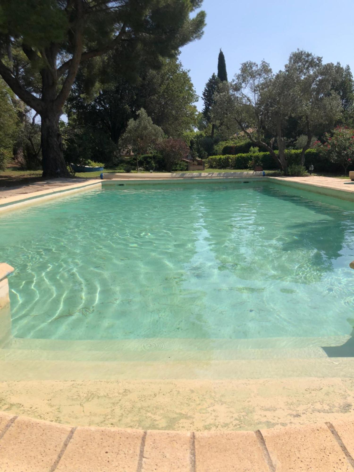 Gite En Provence Dans Grand Jardin Avec Piscine Partagee Cornillon-Confoux Luaran gambar