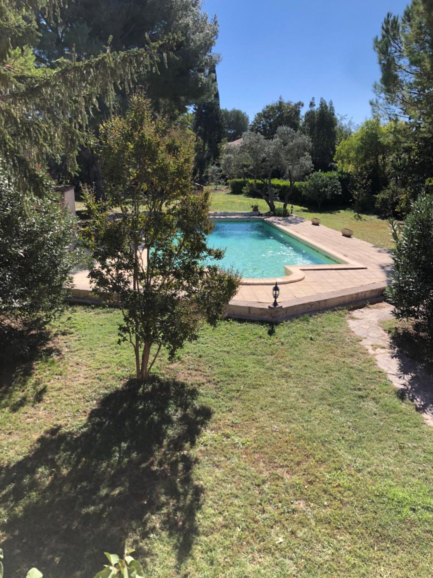 Gite En Provence Dans Grand Jardin Avec Piscine Partagee Cornillon-Confoux Luaran gambar