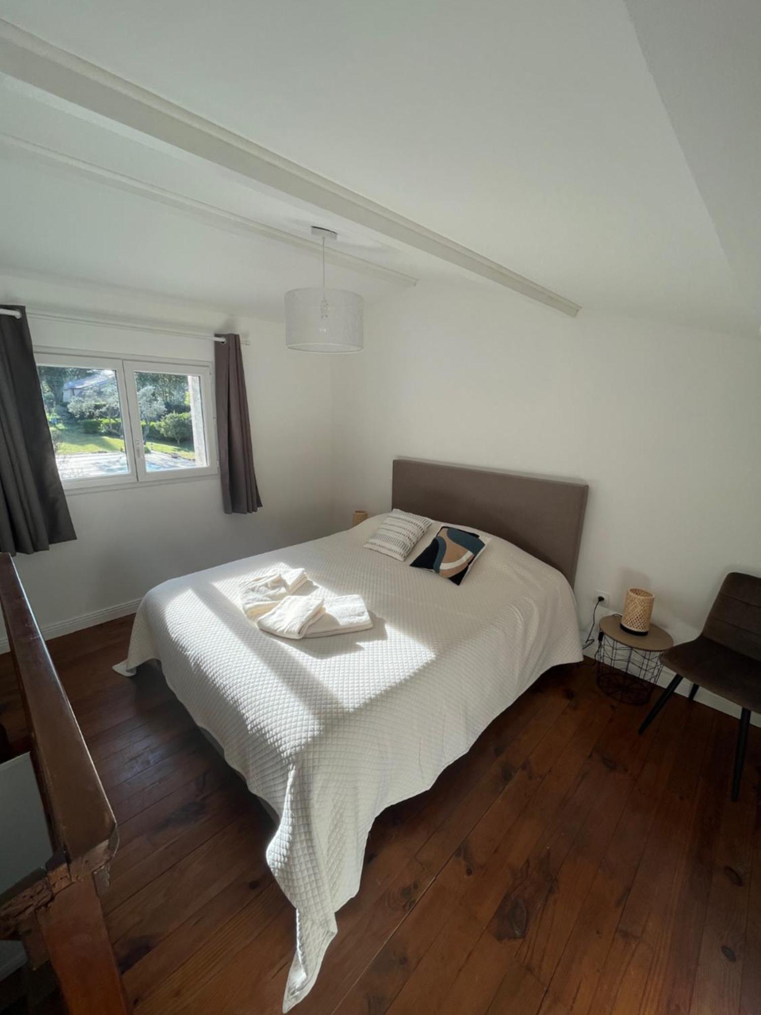 Gite En Provence Dans Grand Jardin Avec Piscine Partagee Cornillon-Confoux Luaran gambar